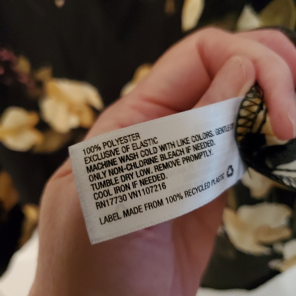 Beautiful blouse - Picture 3 of 6